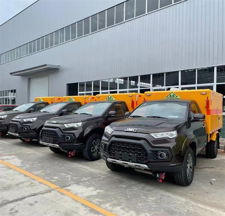 江铃域虎四驱皮卡炸药运输车