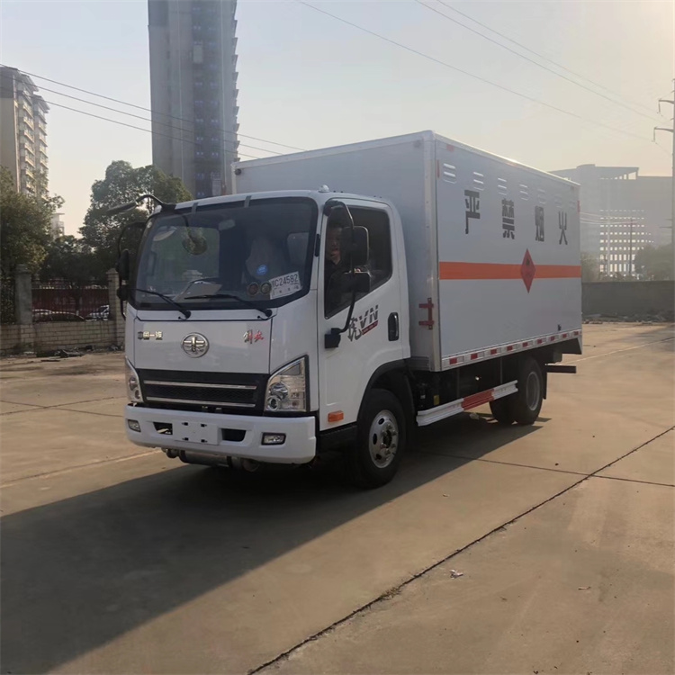 解放7吨爆破器材运输车