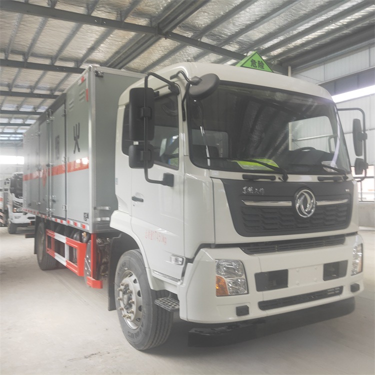 东风天锦易燃气体厢式运输车