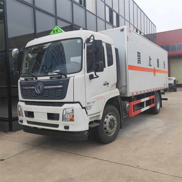 东风天锦易燃液体厢式运输车