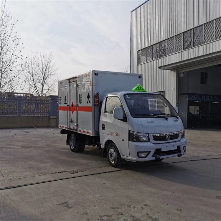 东风途逸易燃液体厢式运输车
