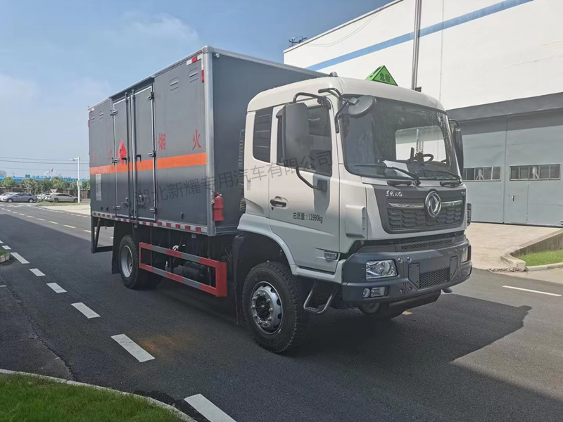 露天矿山用爆破器材运输车,沙漠越野炸药运输车